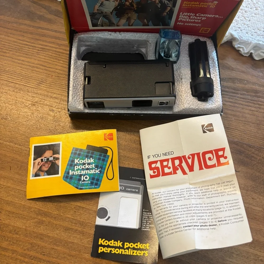 Vintage Kodak Pocket Instamatic 10 Camera Outfit In Original Box/Not tested